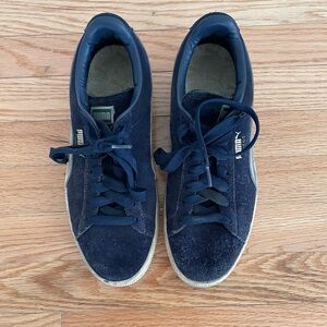 Puma Size 9.5 Men's Classic Navy Blue Suede Sneakers